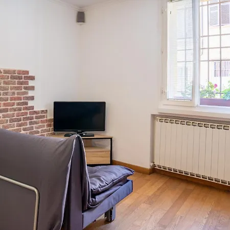 Guesthost - Cozy In The Heart Of Lägenhet Ravenna