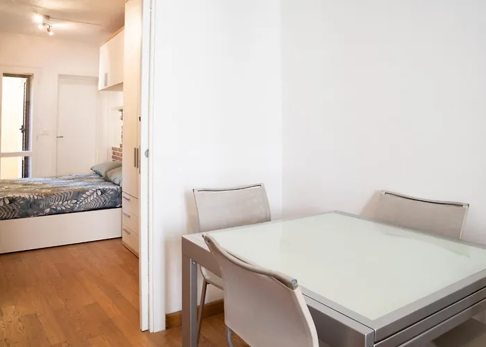Guesthost - Cozy In The Heart Of Apartment Ravenna
