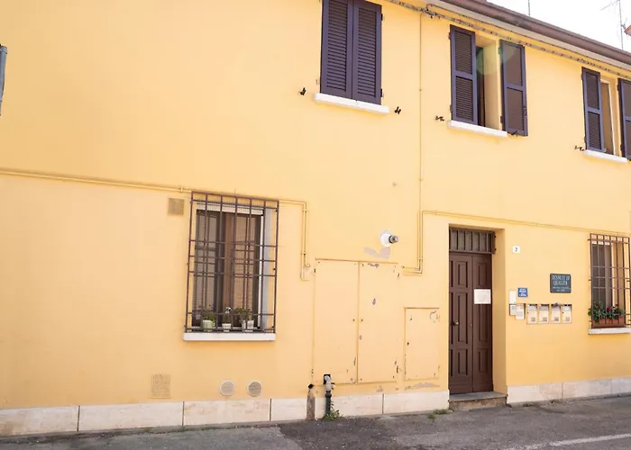 Guesthost - Cozy In The Heart Of *